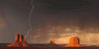 Monument Valley Dolina Pomników, USA, piorun uderzający w skały, najnowszy quiz tematyczny