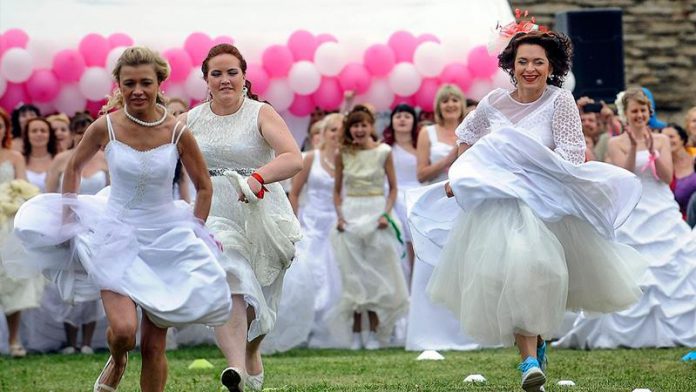 Bieg w sukniach ślubnych-quiz o komediach romantycznych