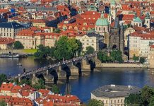 Most Karola, widok z wieży widokowej na wzgórzu Petrin, quiz o Czechach