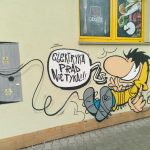 Elektryka prąd nie tyka - mural przedstawiający elektryka porażonego prądem fot. quizydlawiedzy.pl