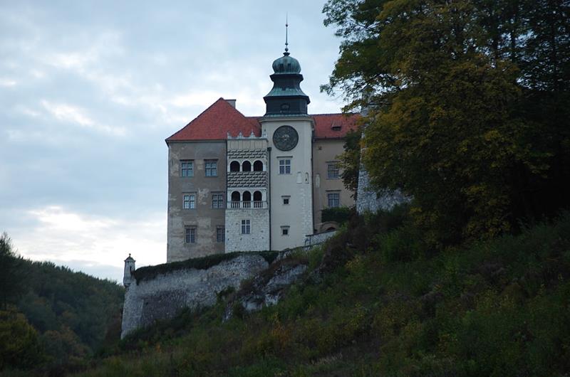 Zamek Pieskowa Skała, we wsi Sułoszowa k. Krakowa
