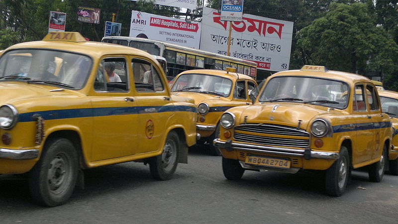 Hindustan Ambassador jako taksówka na ulicach Kalkuty